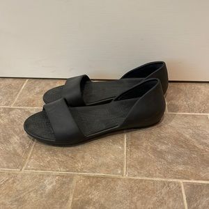 Crocs women’s shoes